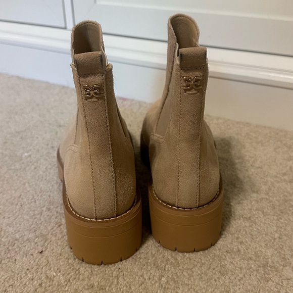 Sam Edelman Beige Suede Chelsea Lug Sole Ankle Boots - Picture 4 of 5